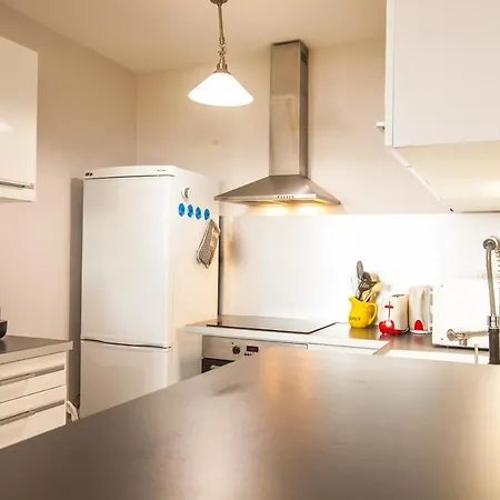 Amazing Two Bedroom Flat With Balcony Biarritz