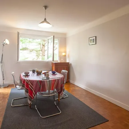 Apartment Amazing Two Bedroom Flat With Balcony *