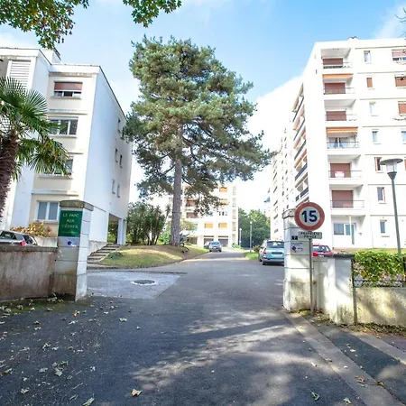 Amazing Two Bedroom Flat With Balcony * Біарріц