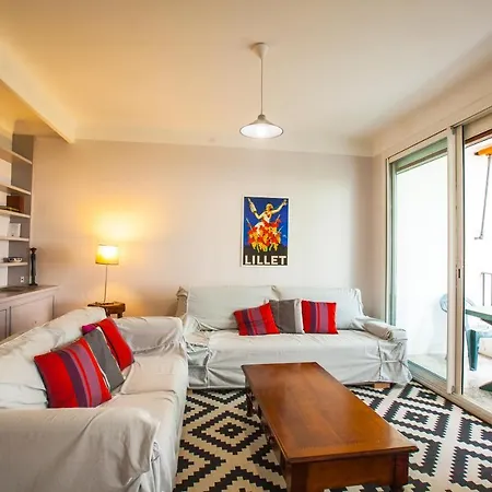 Amazing Two Bedroom Flat With Balcony Біарріц